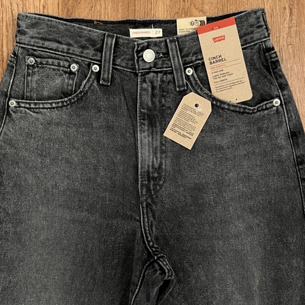 Levi's Women's Cinch Waist Barrel Jeans - Picture 7 of 15